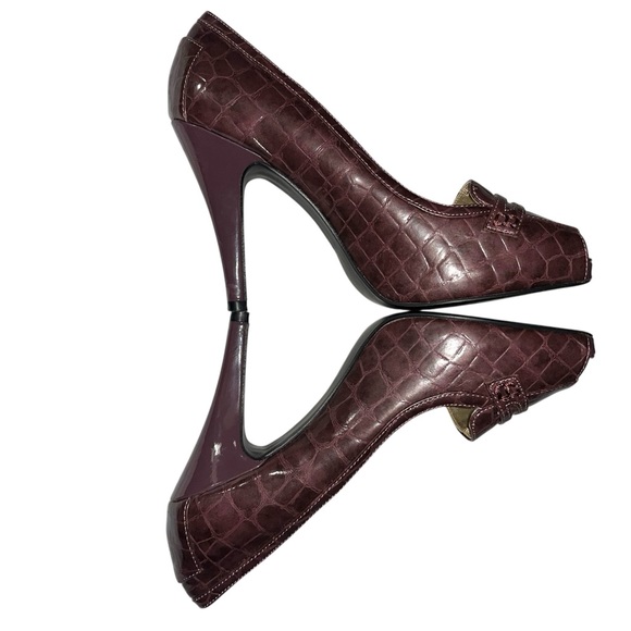 Eggplant Colored Crocodile Textured Heels Size 7.5 - Picture 1 of 7